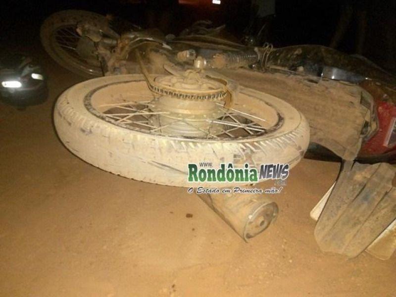 Rolim de Moura- Colisão frontal entre duas motocicletas resulta em três pessoas feridas na linha 196 sul