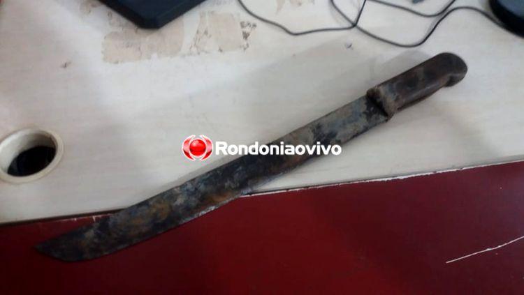 FÚRIA: Homem é preso após tentar matar vizinha a golpes de facão em chácara na BR-364 FÚRIA: Homem é preso após tentar matar vizinha a golpes de facão em chácara na BR-364