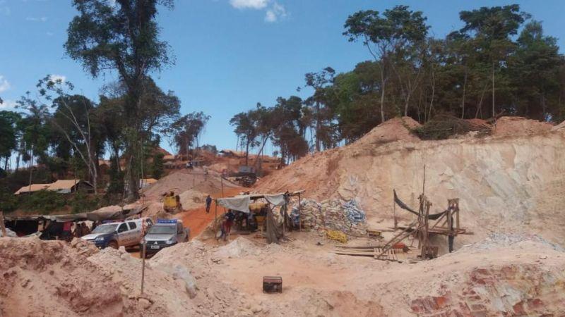 Homem morre soterrado em garimpo clandestino – FOTOS Homem morre soterrado em garimpo clandestino – FOTOS