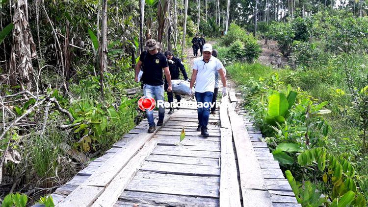 CHOCANTE: Corpo em decomposição é encontrado boiando após ponte do rio Madeira CHOCANTE: Corpo em decomposição é encontrado boiando após ponte do rio Madeira