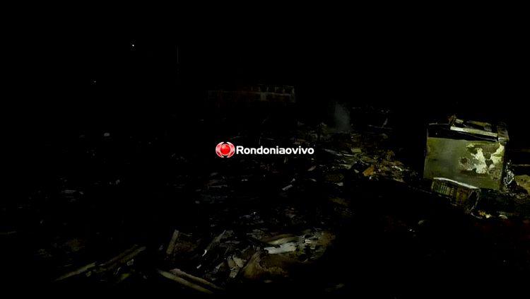 DESTRUIÇÃO: Residência é totalmente consumida por incêndio na zona Leste da capital DESTRUIÇÃO: Residência é totalmente consumida por incêndio na zona Leste da capital