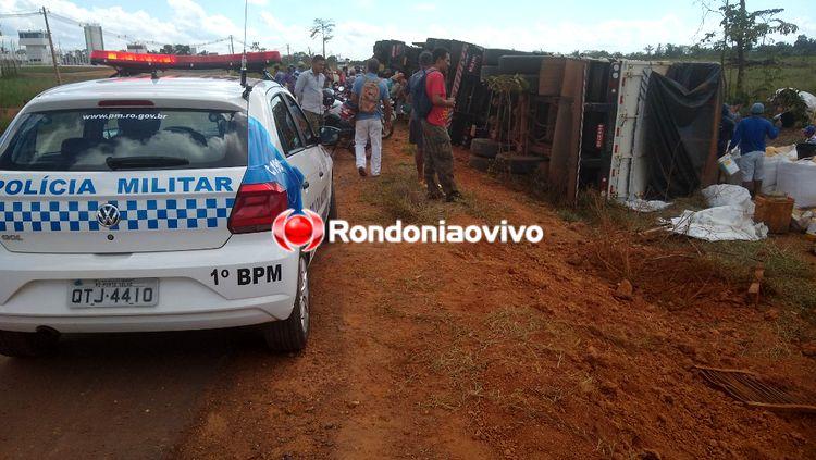 "NA CURVA DO 470": Carreta tomba e população tenta saquear carga na capital "NA CURVA DO 470": Carreta tomba e população tenta saquear carga na capital