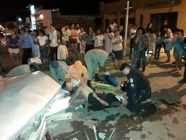Acidente com suposto motorista embriagado deixa vítimas com fraturas expostas Acidente com suposto motorista embriagado deixa vítimas com fraturas expostas