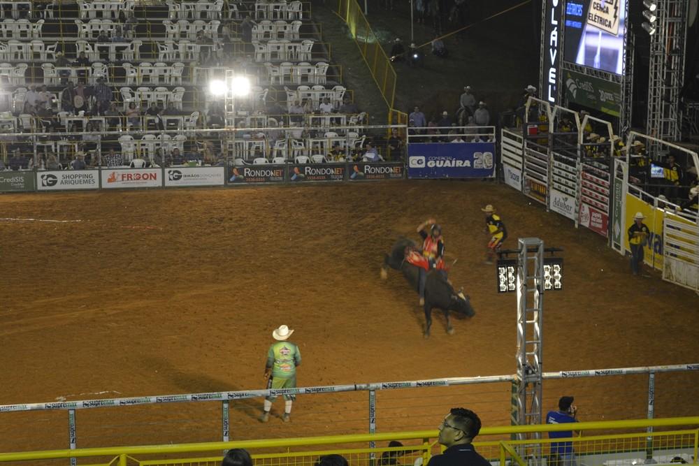 Mais de 25 mil pessoas assistem show de Jorge e Mateus na penúltima noite da 36ª Expoari Mais de 25 mil pessoas assistem show de Jorge e Mateus na penúltima noite da 36ª Expoari