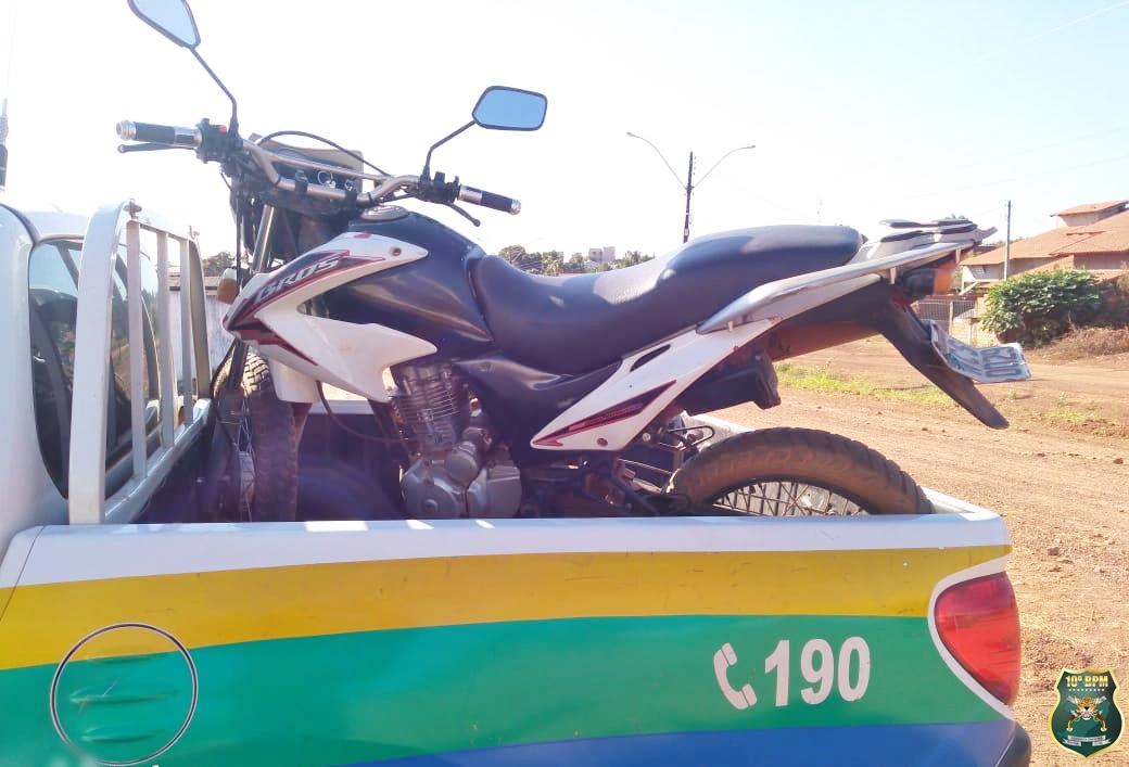 Durante final de semana, PM do 10º Batalhão recupera 03 motos roubadas, prende 04 suspeitos e apreende armas e mais de meio quilo de droga