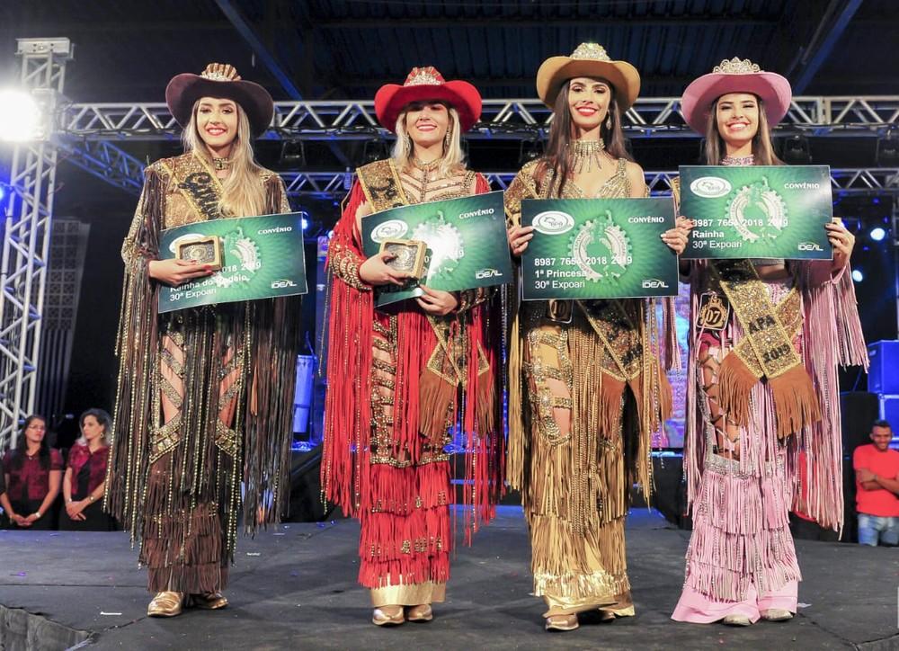 Ana Victoria Zago, de 16 anos, é eleita rainha da 36 Expoari em Ariquemes, RO Ana Victoria Zago, de 16 anos, é eleita rainha da 36 Expoari em Ariquemes, RO