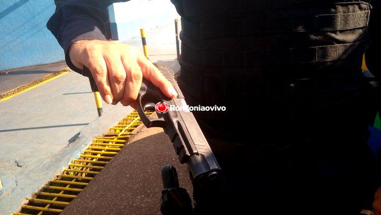 Bandidos invadem escola no centro após roubo em joalheria e são presos Bandidos invadem escola no centro após roubo em joalheria e são presos