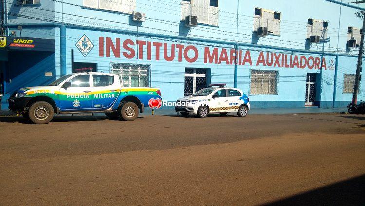 Bandidos invadem escola no centro após roubo em joalheria e são presos Bandidos invadem escola no centro após roubo em joalheria e são presos