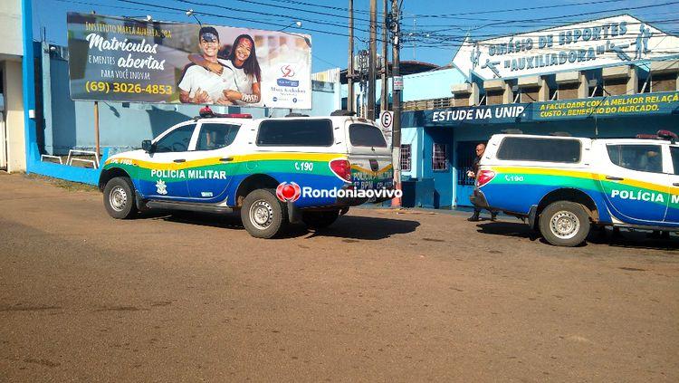 Bandidos invadem escola no centro após roubo em joalheria e são presos Bandidos invadem escola no centro após roubo em joalheria e são presos