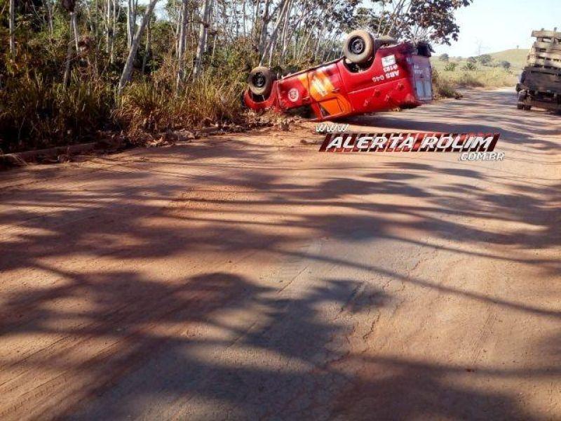 Viatura do Corpo de Bombeiros de Rolim de Moura capota próximo a Parecis