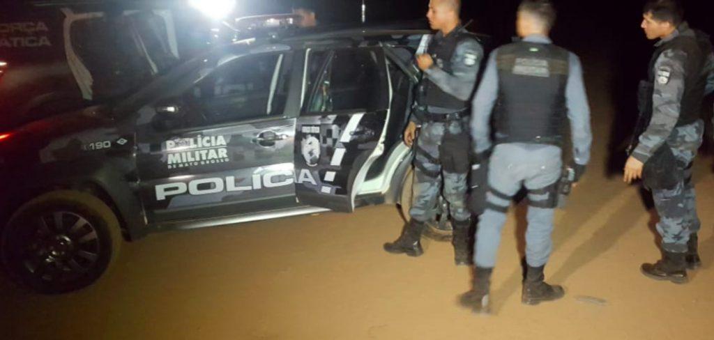 Com moto roubada, ladrões entram em confronto com PMs e um morre baleado