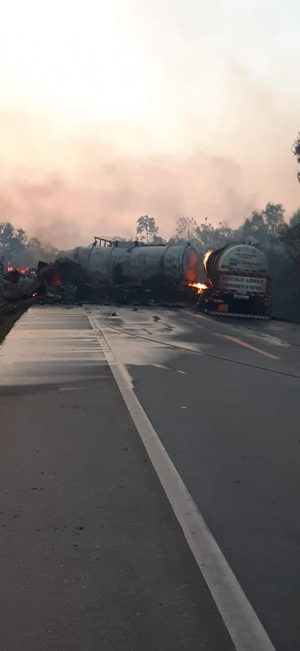 RODOVIA DA MORTE: Identificado o segundo motorista que morreu carbonizado em acidente na BR-364 RODOVIA DA MORTE: Identificado o segundo motorista que morreu carbonizado em acidente na BR-364