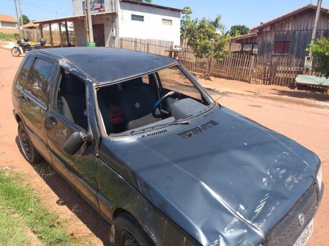 Condutor inabilitado tentar evitar colisão com motociclista e acaba capotando o carro em Rondônia Condutor inabilitado tentar evitar colisão com motociclista e acaba capotando o carro em Rondônia