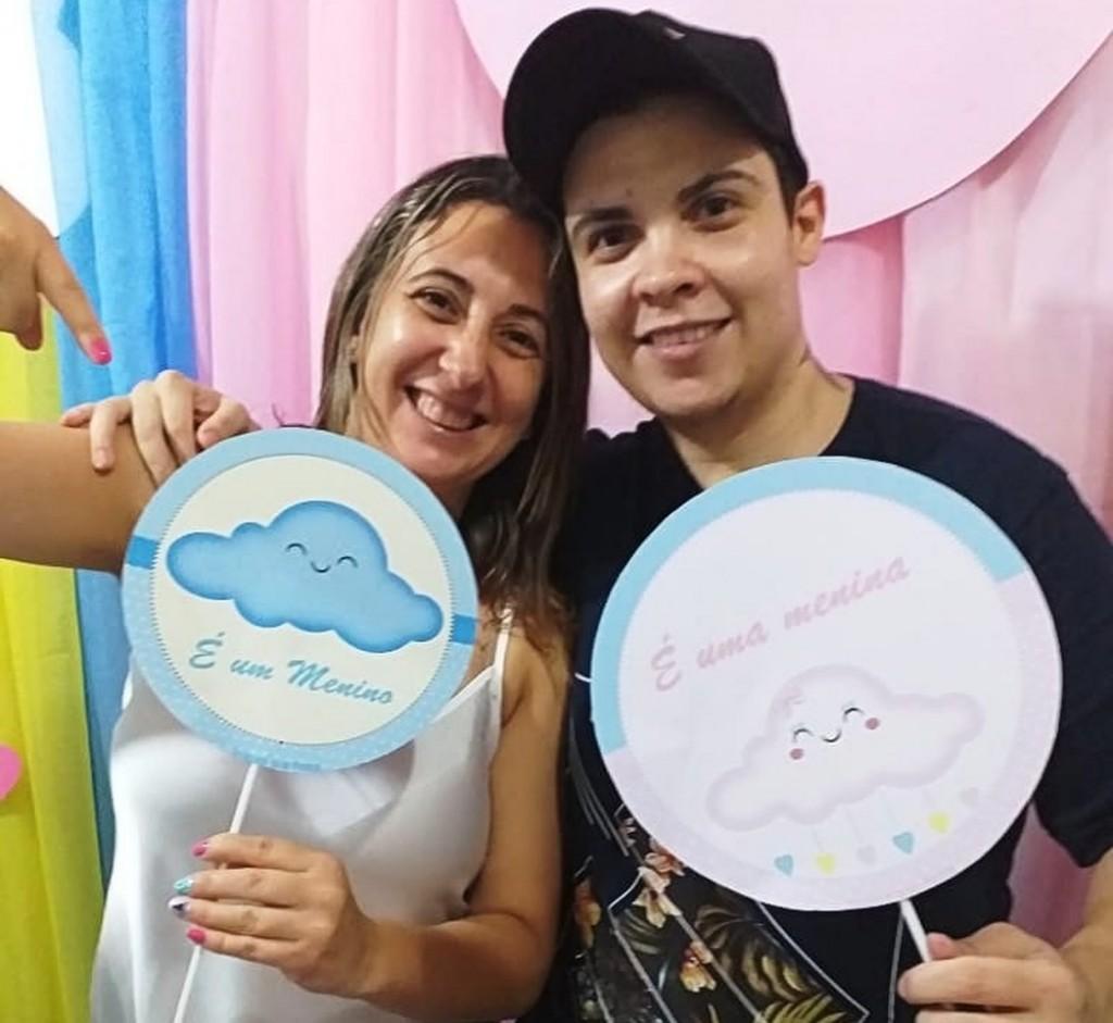 Homem trans engravida para realizar sonho do casal de ter filhos Homem trans engravida para realizar sonho do casal de ter filhos
