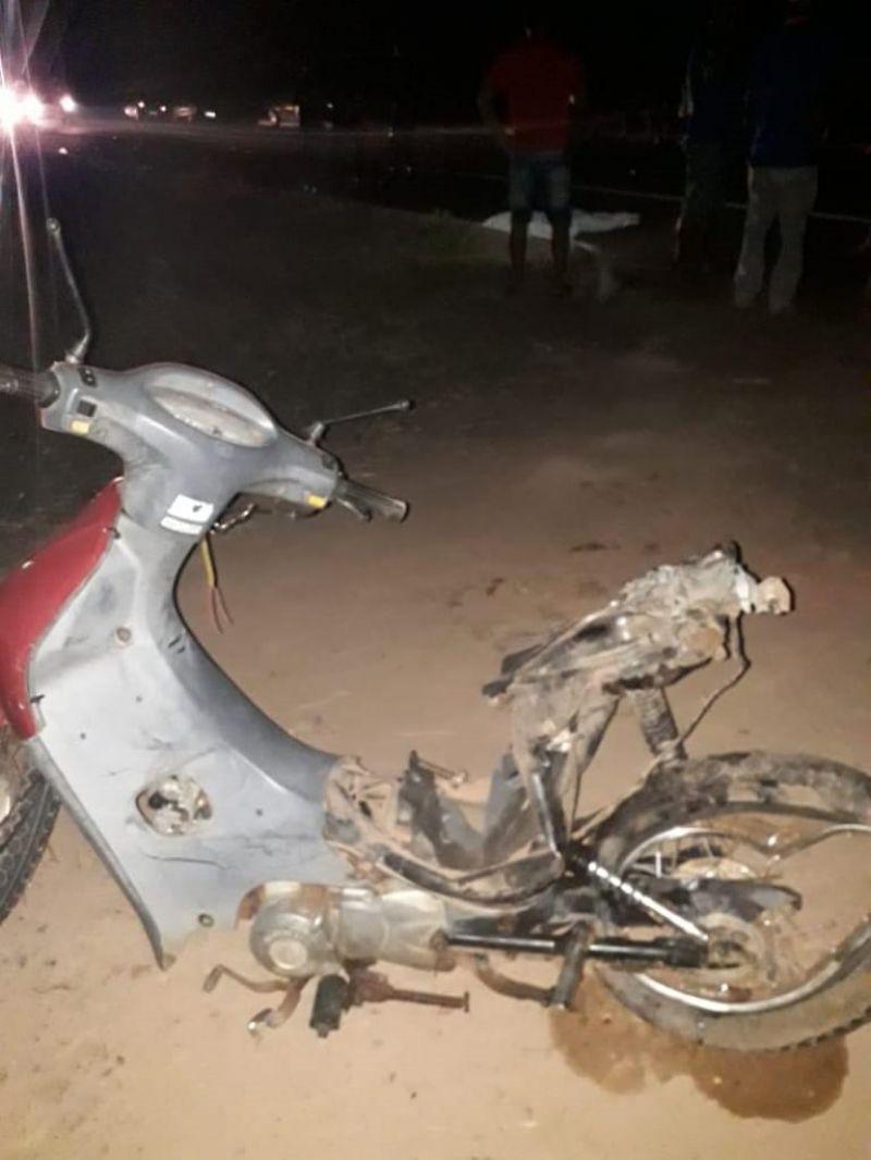 Gravíssimo acidente envolvendo caminhonete e moto deixa pessoa morta em Alvorada D Gravíssimo acidente envolvendo caminhonete e moto deixa pessoa morta em Alvorada D