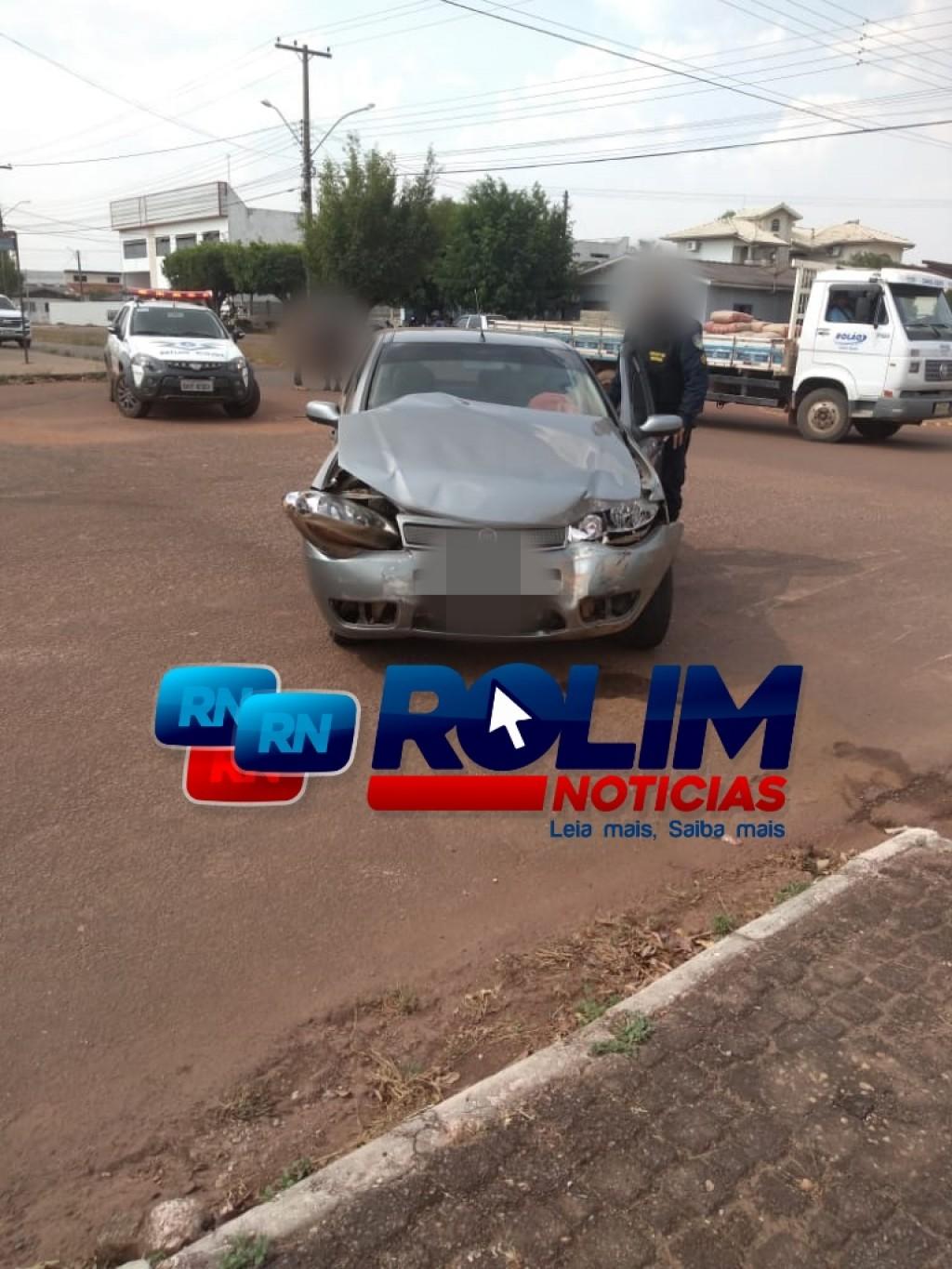 Colisão entre veículos termina em capotamento em Rolim de Moura 