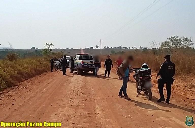 Durante final de semana, PM do 10º Batalhão em Rolim de Moura recupera uma moto roubada e outra furtada, apreende duas armas de fogo e prende suspeitos Durante final de semana, PM do 10º Batalhão em Rolim de Moura recupera uma moto roubada e outra furtada, apreende duas armas de fogo e prende suspeitos
