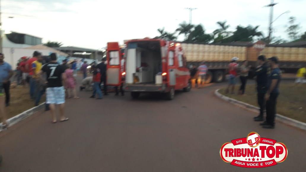 Rolim de Moura – Mulher é socorrida pelos bombeiros após se envolver em colisão entre moto e caminhão boiadeiro Rolim de Moura – Mulher é socorrida pelos bombeiros após se envolver em colisão entre moto e caminhão boiadeiro