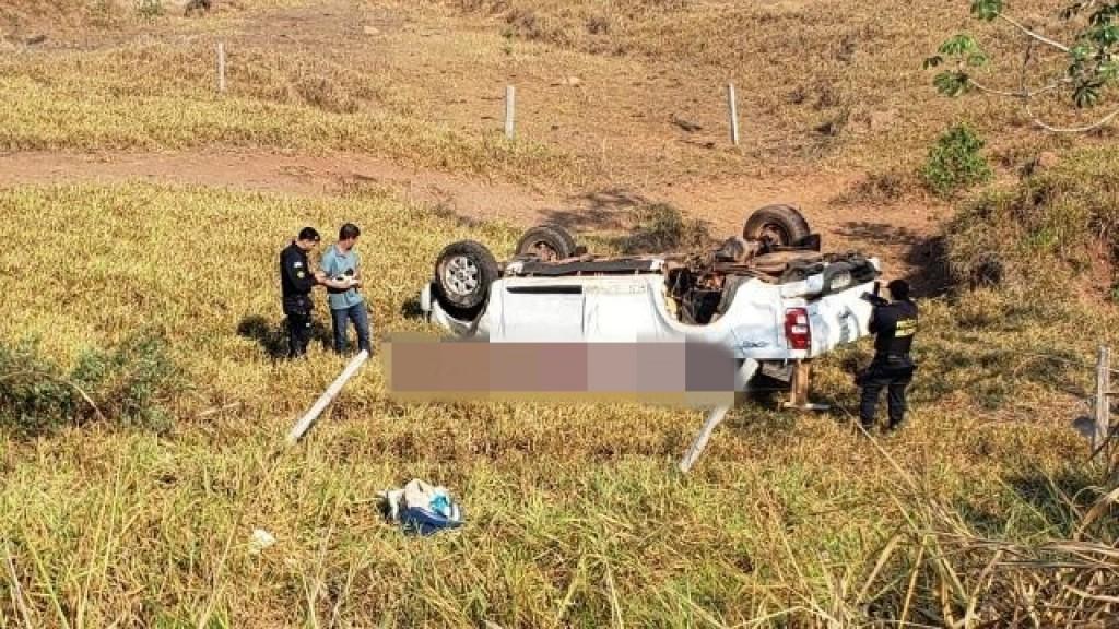 Após roda soltar, condutor capota caminhonete na RO-479 em Rolim de Moura 