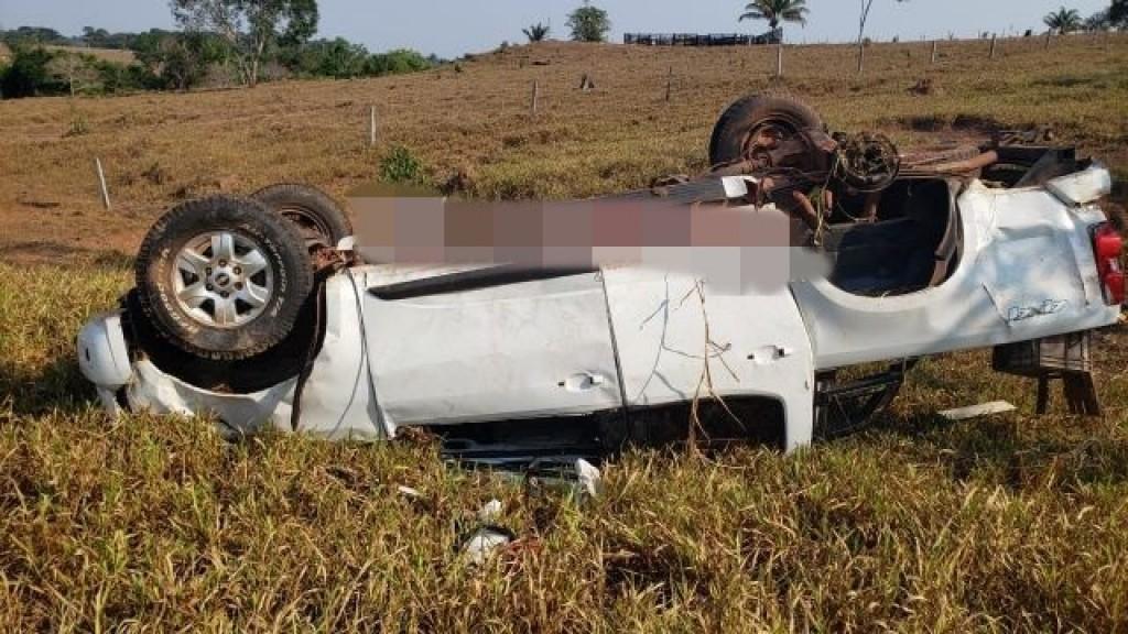 Após roda soltar, condutor capota caminhonete na RO-479 em Rolim de Moura 