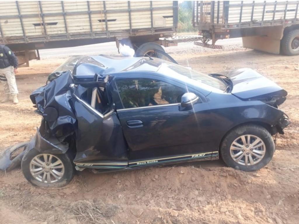 Taxista tem o veículo destruído na BR-364 entre Ji-Paraná e Ouro Preto Taxista tem o veículo destruído na BR-364 entre Ji-Paraná e Ouro Preto