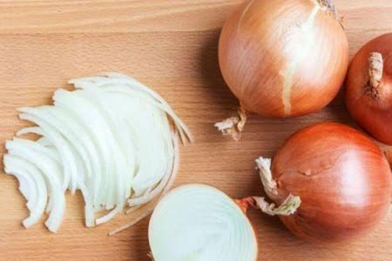 Mãe coloca cebola cortada no quarto para tosse e filho vai para UTI ...