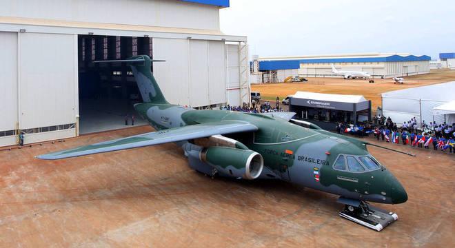 Força Aérea Brasileira recebe novo avião militar KC-390 Força Aérea Brasileira recebe novo avião militar KC-390