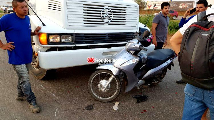 LIVRAMENTO: Motociclista escapa da morte ao ser atingida por caminhão na BR-364 LIVRAMENTO: Motociclista escapa da morte ao ser atingida por caminhão na BR-364