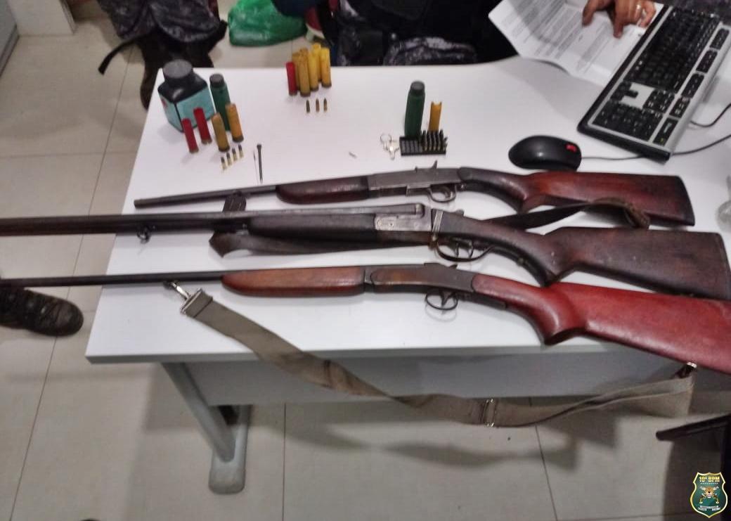 Polícia Militar e Justiça realizam operação de reintegração de posse em fazenda invadida na região de Alta Floresta/RO Polícia Militar e Justiça realizam operação de reintegração de posse em fazenda invadida na região de Alta Floresta/RO