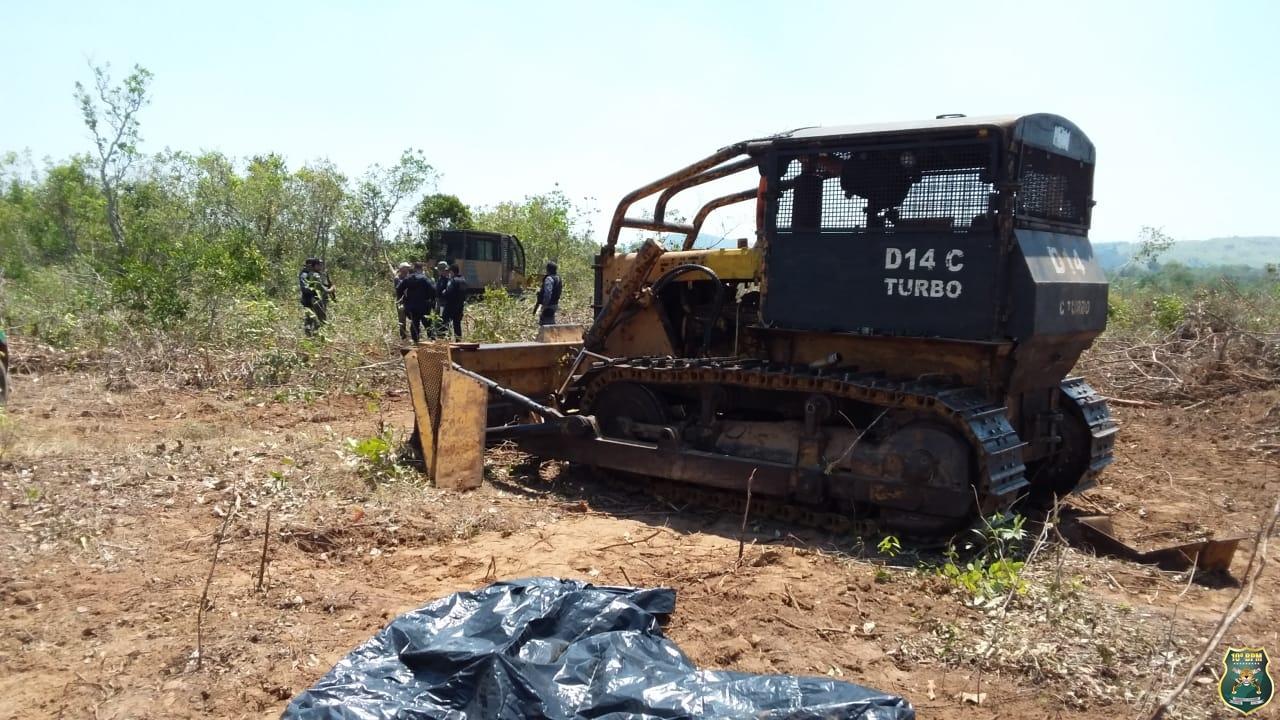 Polícia Militar e Justiça realizam operação de reintegração de posse em fazenda invadida na região de Alta Floresta/RO Polícia Militar e Justiça realizam operação de reintegração de posse em fazenda invadida na região de Alta Floresta/RO
