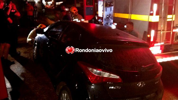 VÍDEO: Carro pega fogo no trânsito e servidores do Samu impedem destruição VÍDEO: Carro pega fogo no trânsito e servidores do Samu impedem destruição
