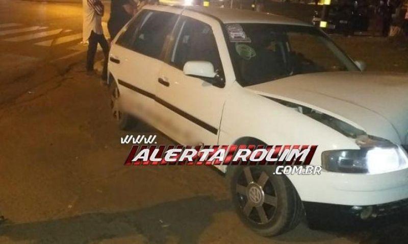 ROLIM DE MOURA: Durante a madrugada motorista avança via preferencial e colide em carro de aplicativo no Centro da cidade