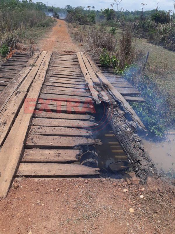 Fazendeiro é suspeito de atear fogo em ponte na área rural de Colorado Fazendeiro é suspeito de atear fogo em ponte na área rural de Colorado