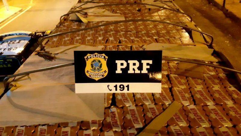 NA BR-364: PRF apreende caminhão carregado com quase 19 mil litros de cerveja NA BR-364: PRF apreende caminhão carregado com quase 19 mil litros de cerveja