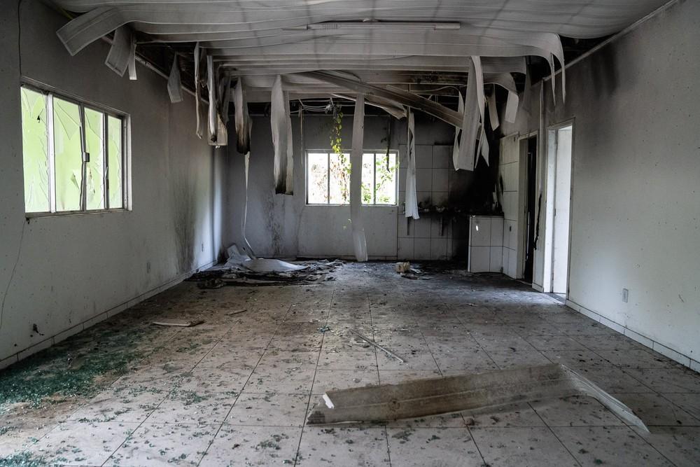 Na terra indígena mais ameaçada do Brasil, base da Funai é destruída, e ninguém sabe quem cometeu o crime Na terra indígena mais ameaçada do Brasil, base da Funai é destruída, e ninguém sabe quem cometeu o crime