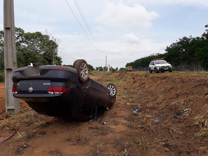 Rolim de Moura - Desnível na pista RO-010 resulta em capotamento na manhã desta quinta-feira
