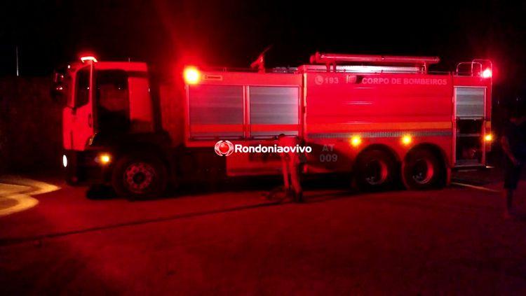 Caminhão pega fogo dentro de transportadora na capital Caminhão pega fogo dentro de transportadora na capital