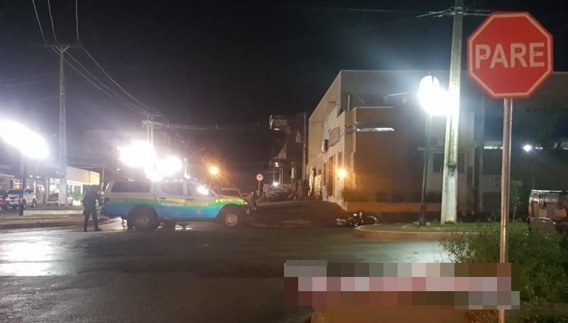 Rolim de Moura – Colisão entre carro e moto resulta em uma vítima ferida no Centro da cidade