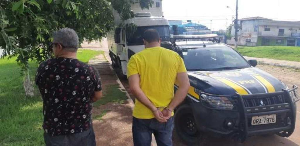 PIMENTA BUENO: PRF prende dupla com 105 mil carteiras de cigarro PIMENTA BUENO: PRF prende dupla com 105 mil carteiras de cigarro