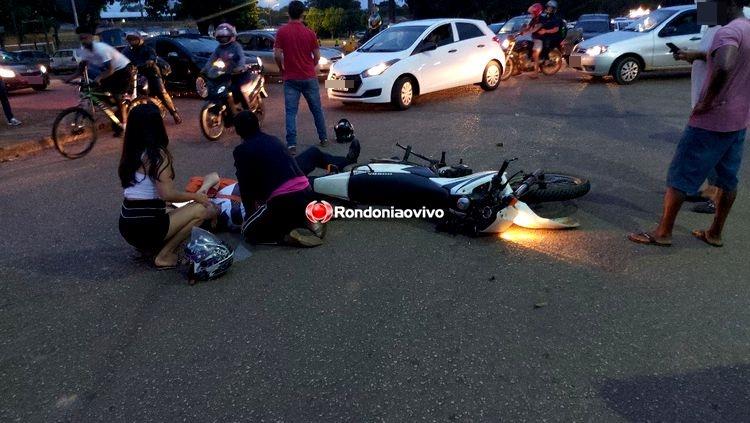 Mulher em carro provoca acidente e deixa motociclista ferido Mulher em carro provoca acidente e deixa motociclista ferido