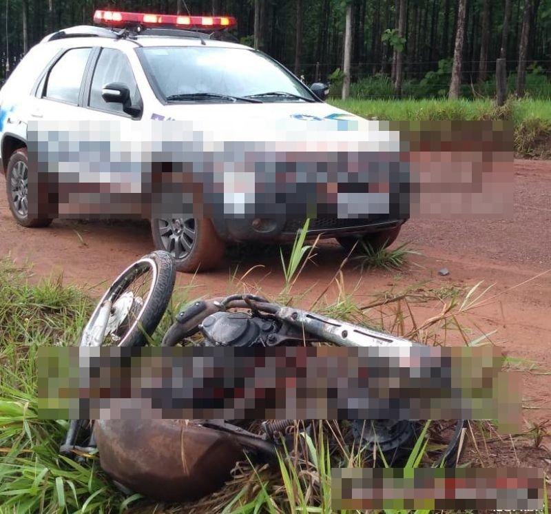 Rolim de Moura – Após denúncia, PM localiza motocicleta furtada totalmente queimada