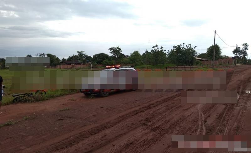Rolim de Moura – Após denúncia, PM localiza motocicleta furtada totalmente queimada