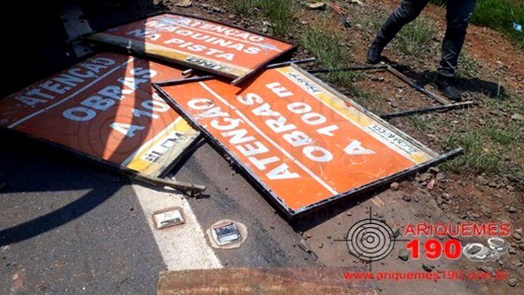 ACIDENTE: Motorista fica gravemente ferido em colisão frontal de caminhões na BR-364 ACIDENTE: Motorista fica gravemente ferido em colisão frontal de caminhões na BR-364
