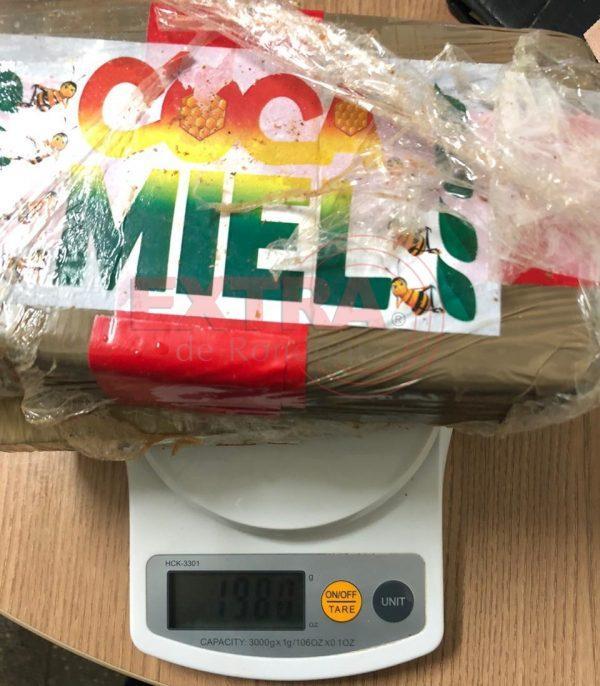 RONDÔNIA: Policia Militar prende dois suspeitos transportando quatro quilos de pasta base de cocaína RONDÔNIA: Policia Militar prende dois suspeitos transportando quatro quilos de pasta base de cocaína