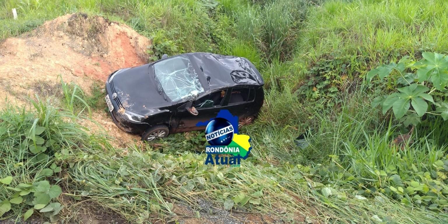 JI-PARANÁ: Veículo capota ao passar pela rotatória do Anel Viário JI-PARANÁ: Veículo capota ao passar pela rotatória do Anel Viário