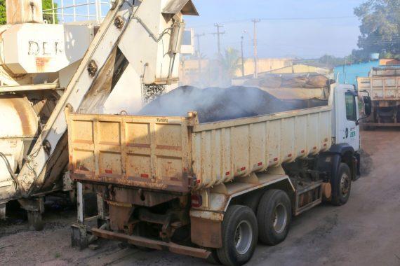 280 toneladas de insumos para produção da massa asfáltica chegam para o DER intensificar recuperação das Rodovias estaduais