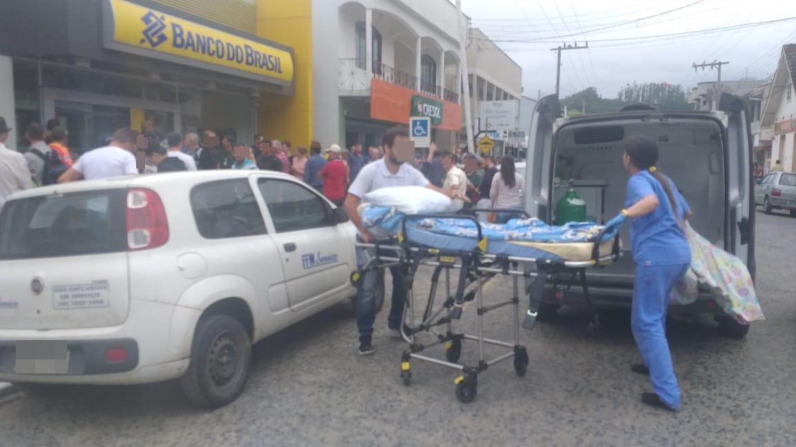 Reféns são usados como escudo humano em carro durante fuga, em Santa Catarina