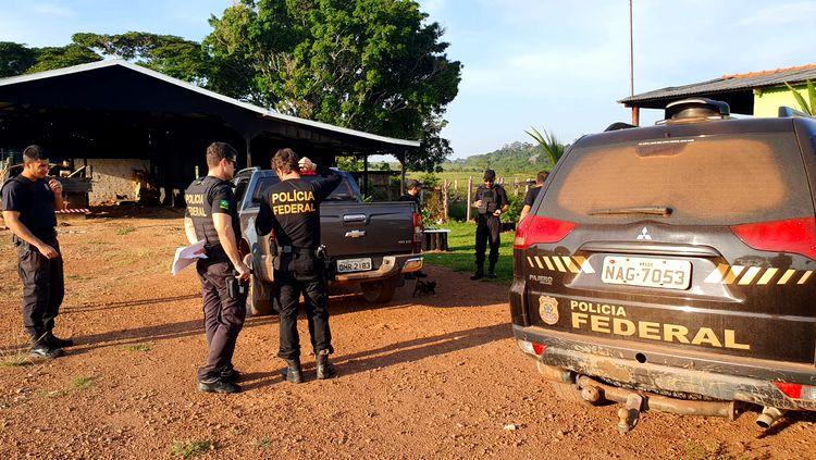 Duzentos policiais e 50 viaturas integram operação, confira fotos Duzentos policiais e 50 viaturas integram operação, confira fotos