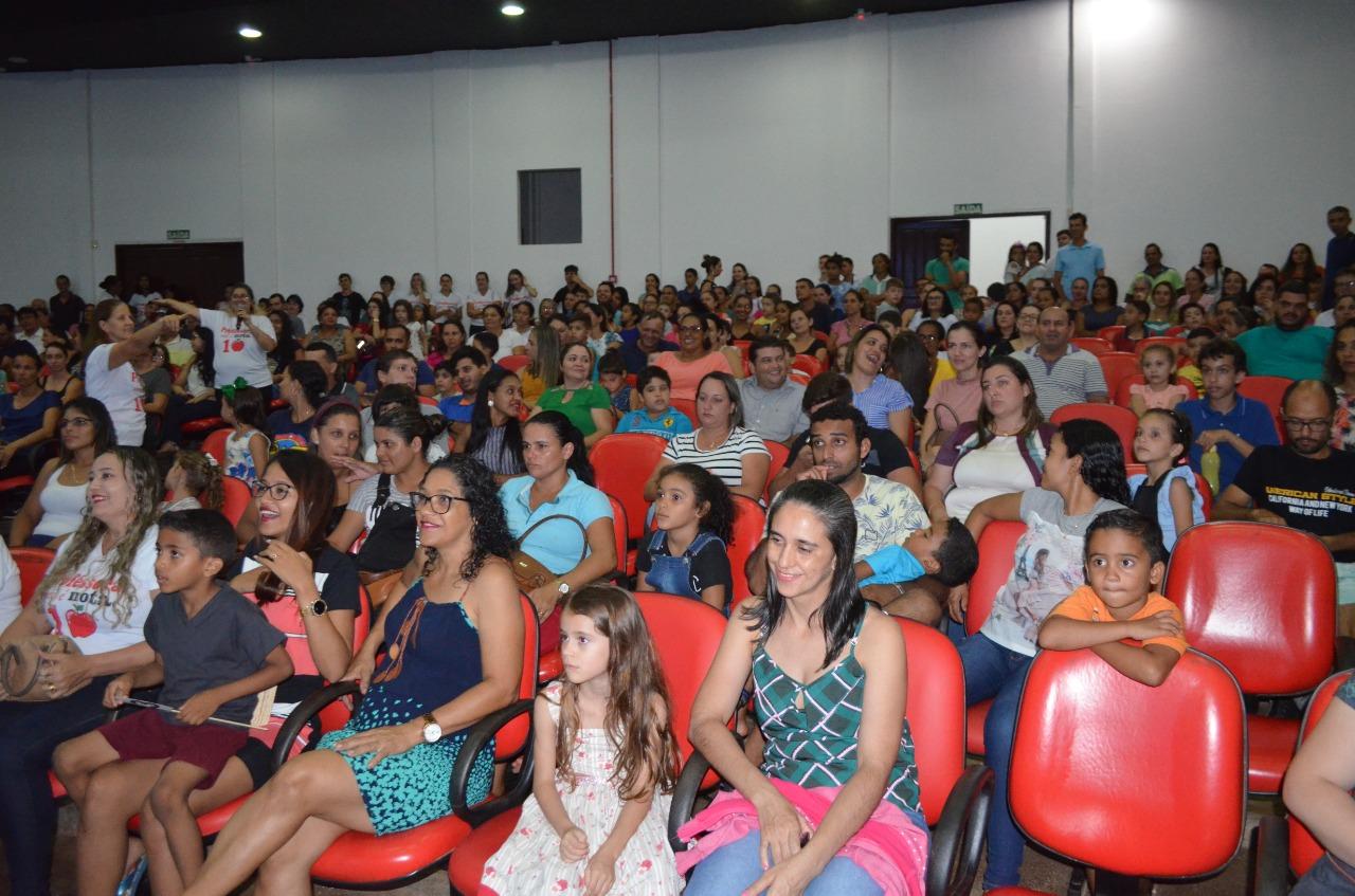 ROLIM DE MOURA: Escola Balão Mágico realiza primeira mostra e leilão de artes ROLIM DE MOURA: Escola Balão Mágico realiza primeira mostra e leilão de artes