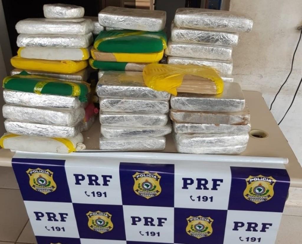 Em Pimenta Bueno, PRF apreende 71 quilos de cloridrato de cocaína em fundo falso de carreta Em Pimenta Bueno, PRF apreende 71 quilos de cloridrato de cocaína em fundo falso de carreta